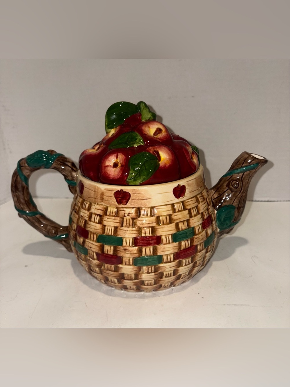Ceramic Apple Basket Teapot - Red and Green - Vintage 1999 - Picture 2 of 6